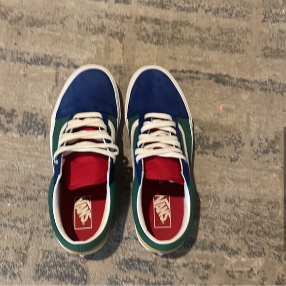 Vans - Picture 4 of 7